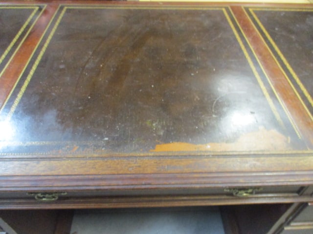 Sligh Furniture Executive Desk with Leather Inserts - 3