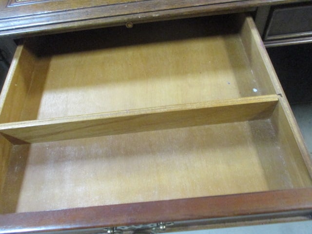 Sligh Furniture Executive Desk with Leather Inserts - 8