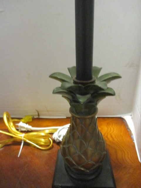 Pair of Sculpted Pineapple Buffet Lamps - 7