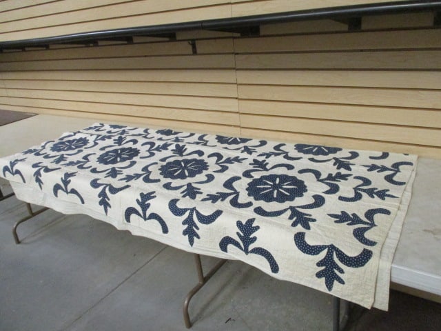 Antique "Rose Medallion" Hand Stitched Coverlet: approx. 71" x 79", some slight wear on edges, some age stains and discoloration, see all pictures and preview 