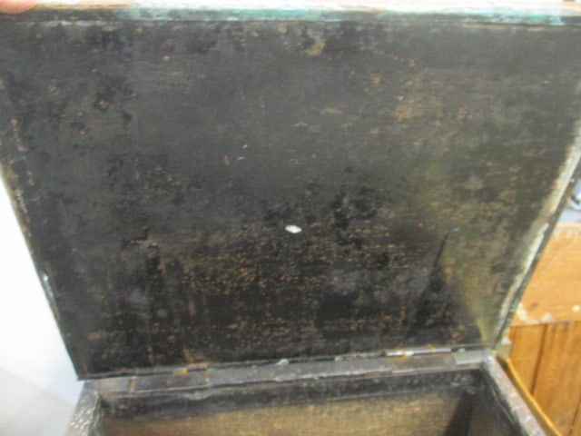 Vintage Hammered Copper Kindling Box with Brass Accents - 6