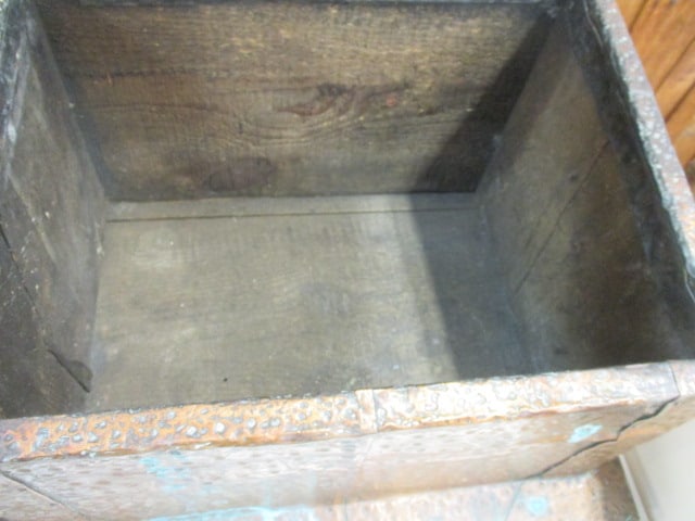 Vintage Hammered Copper Kindling Box with Brass Accents - 7