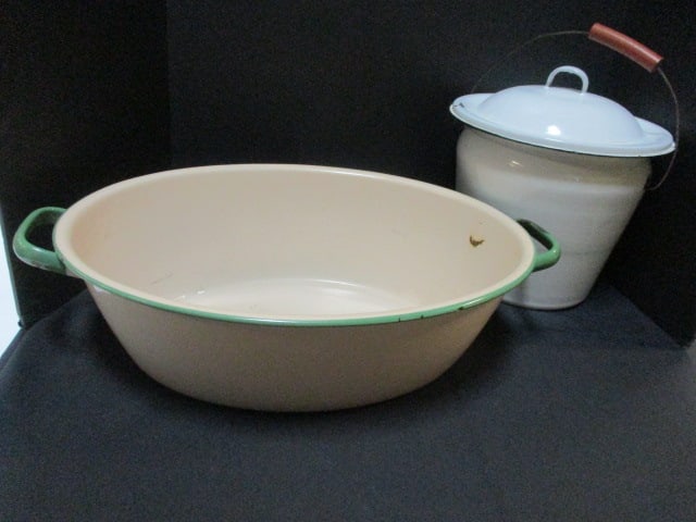 Vintage Enamel Oval Tub/Dish Pan and Lidded Bail Wire Handle Slop Bucket: some chips 