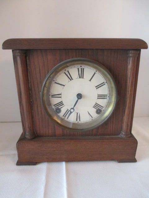 Vintage Oak Mantle Clock (1 of 4)