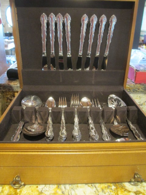 Oneida 1881 Rogers "Flirtation" Flatware and Serving Pieces in Wood Silver Chest (1 of 9)