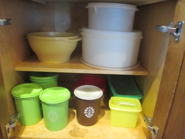 Grouping of Old Tupperware Storage Containers and Cannisters (1 of 4)