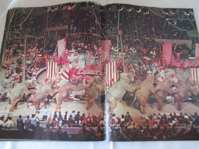 1971 "Ringling Bros. and Barnum & Bailey Circus" Souvenir Program & Magazine - 6