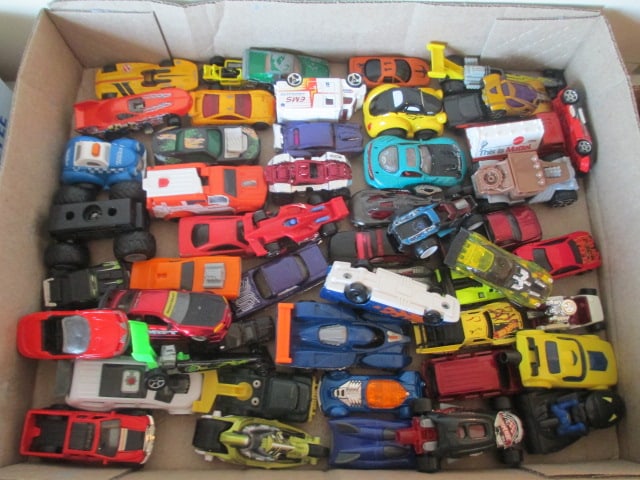 40 +/- 1:64 Scale Diecast Cars (1 of 4)
