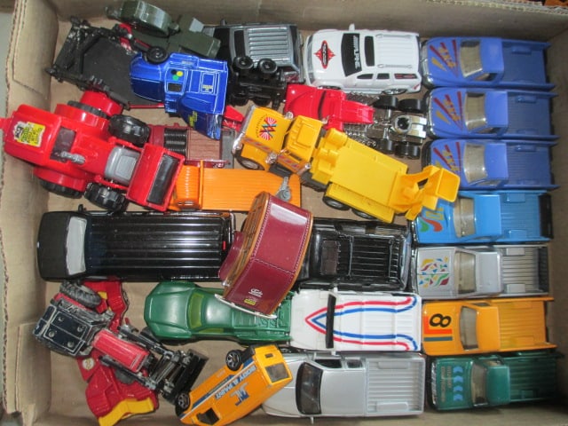 25 +/- 1:64 Scale Truck and Trailer Diecast Cars (1 of 3)