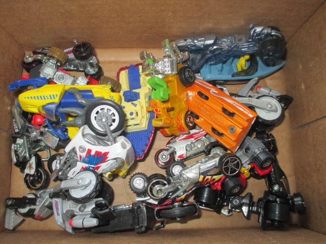 15 +/- 1:64 Scale Diecast Motorcycles (1 of 3)