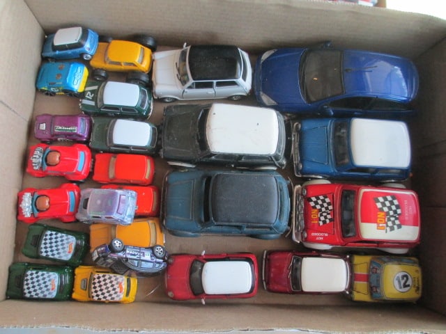 25 +/- Scaled Mini Cooper and Ford Tracer Diecast Cars: See pictures and preview for selection