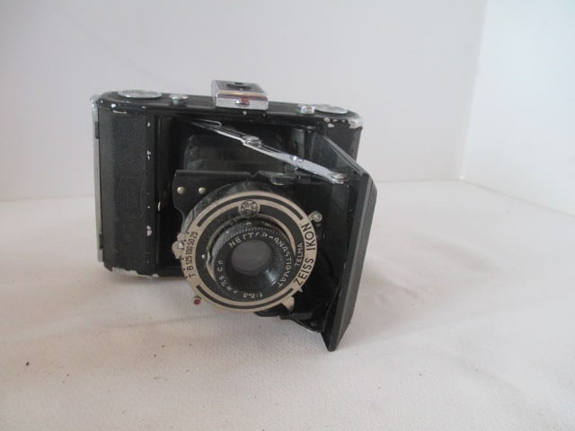 Three Vintage Cameras - 5