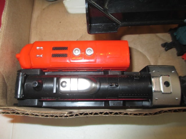 Bachmann "S" Scale Electric Santa Fe Train Engine, HO Scale Engines and Cars, - 2