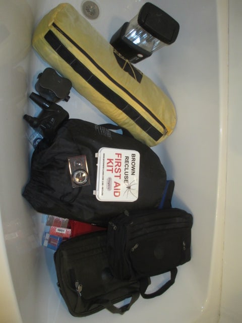 Camping/Outdoor Lot-Northern Designs Tent, Air Mattress, Pumps, Toiletry Bags, (1 of 10)