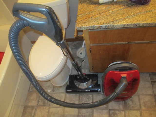 Kenmore Progressive Canister Vac: Model 116.25512506, powers on, includes new bags, Local Pickup Only 