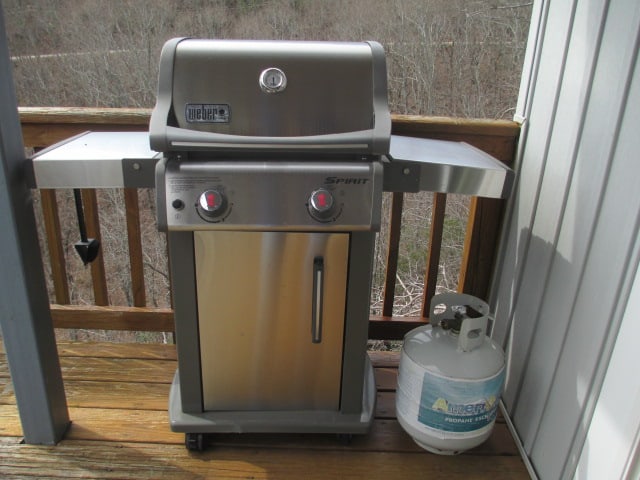 Weber Spirit LP Gas Grill with Two Propane Tanks (1 of 10)