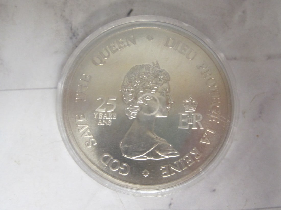 1977 92.5% Silver 25 Year Silver Jubilee Canada Coin: Weighs 48.6 grams