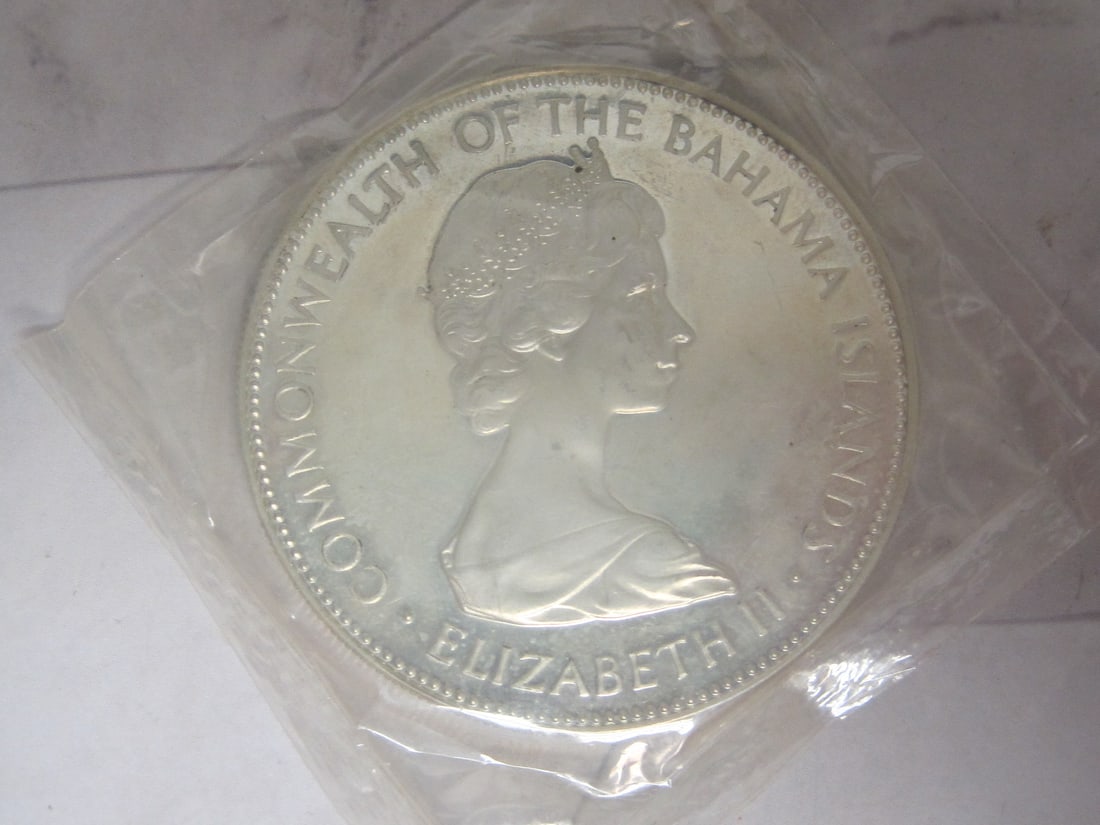 1972 Bahama Islands Five Dollar Coin: Weighs 42.1 grams, 92.5% silver 