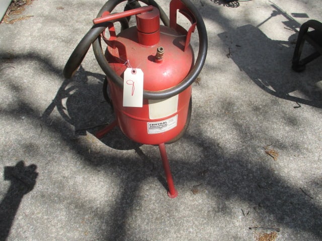 Central Pneumatic Sand Blaster: P40925 