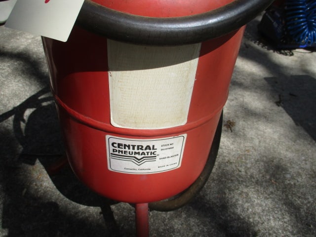Central Pneumatic Sand Blaster - 2
