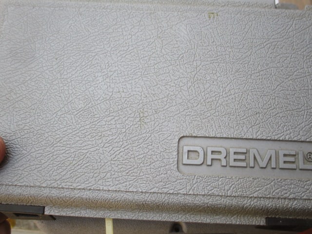 Lot of 2 Dremel - 2
