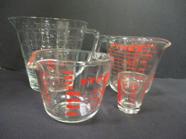 Pyrex 1 & 2 Cup Measuring Cups, Mini Measure, & unmarked (1 of 17)