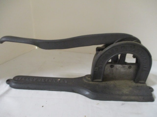 Reading Hardware Co. Standard Tobacco Cutter (1 of 4)