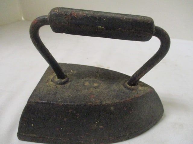 # 8 Cast Iron Sad Iron (1 of 4)