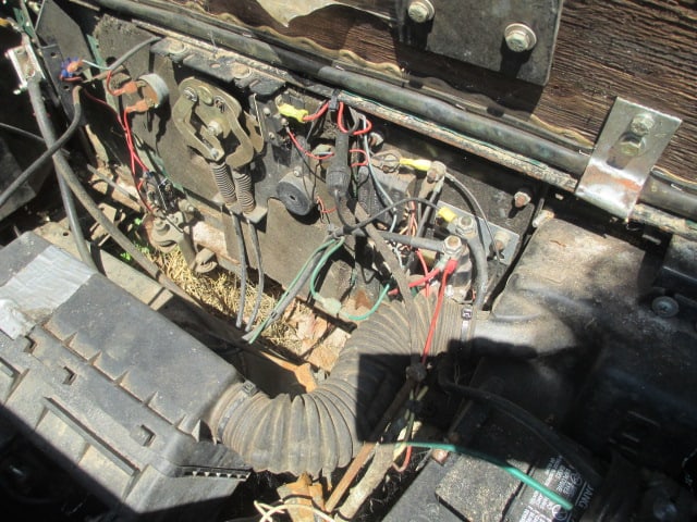 E-Z-Go Gas Power Golf Cart with Diamond Plate Bed for Parts - 10