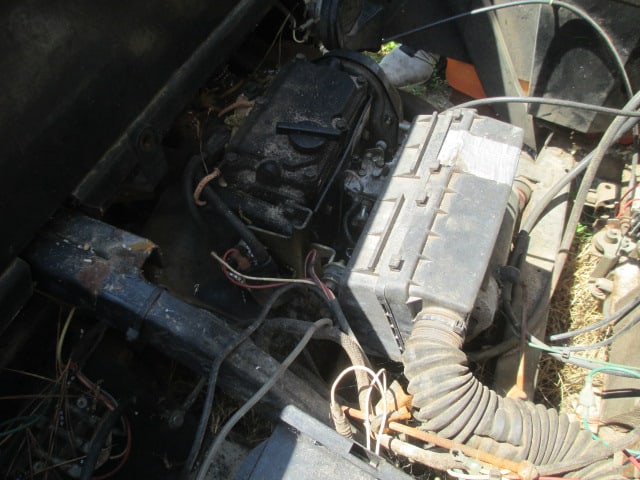 E-Z-Go Gas Power Golf Cart with Diamond Plate Bed for Parts - 11