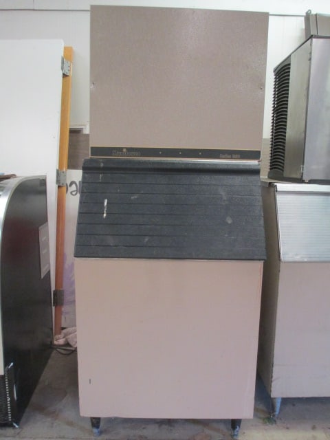 Manitowac Series 800 Ice Maker and Ice Storage Bin for Parts Only (1 of 12)