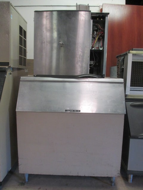 Manitowac Ice Maker and Ice Storage Bin for Parts Only (1 of 15)