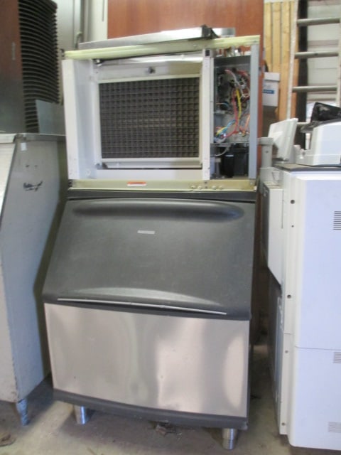 Ice Maker and Storage Bin for Parts Only (1 of 15)