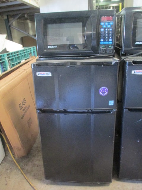 MicroFridge Safe Plug Microwave Refrigerator Combination: Model 2.9MF-7TPX, powers and works, Local Pickup Only