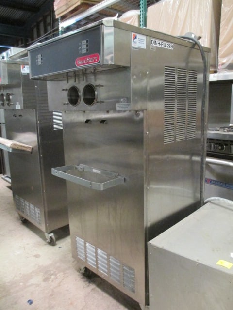 2019 SaniServ 2 Hopper Soft Serve Ice Cream Machine for Parts (1 of 7)