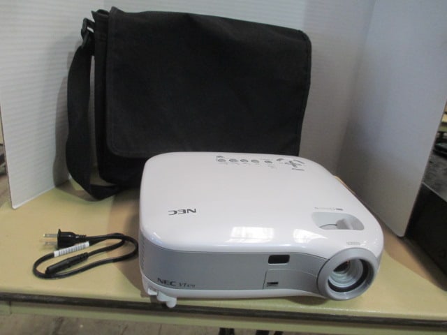 NEC VT470 Projector in Carry Bag (1 of 5)