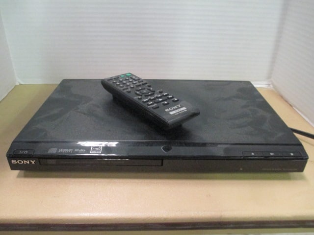 Sony DVP-SR200P CD/DVD Player with Remote (1 of 5)