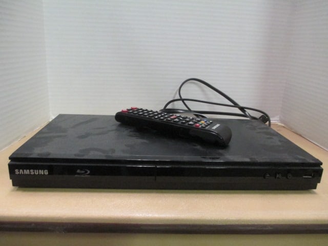 Samsung BD-E5300 Blu-Ray Disc Player with Remote (1 of 5)