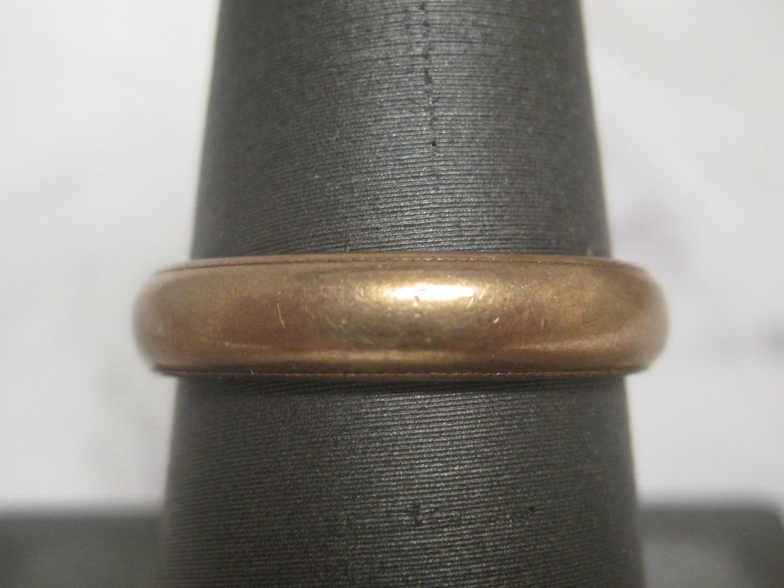 14k Gold Band Ring: Weighs 5.2 grams, Size 8 1/2