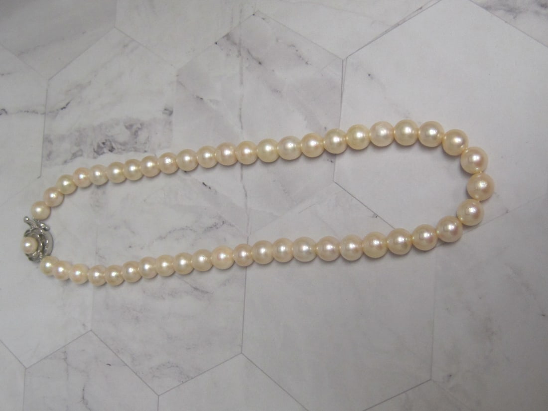 16" Pearl Necklace with Silver Flower Clasp: .