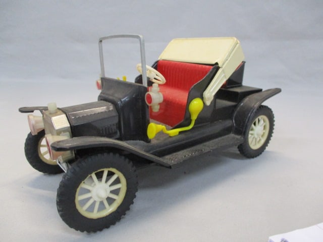 Vintage Tin 1917 Ford Model T Friction Toy (1 of 9)
