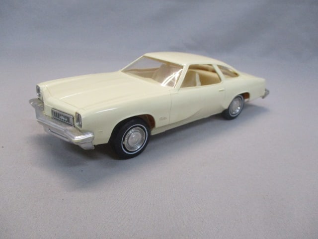 1975 Oldsmobile Cutlass Promo: .