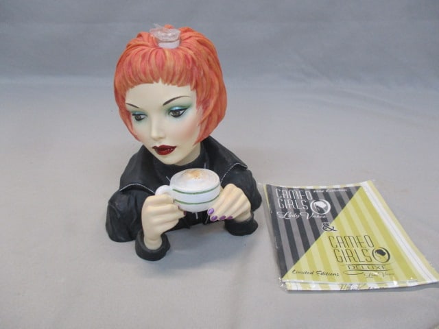 5.5" Cameo Girls 2002 Deluxe Edition Lady Vase (1 of 9)