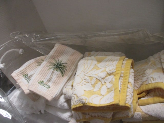 Lot of Threshold, Waverly, and Croscill Cotton Hand Towels: see pictures and preview for selection and condition