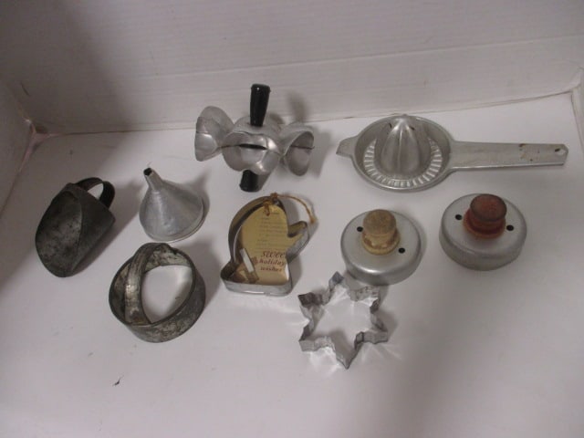 Collection of Vintage Tin Cookie Cutters, Juicer, Funnel, and Scooper: see pictures and preview for selection and condition