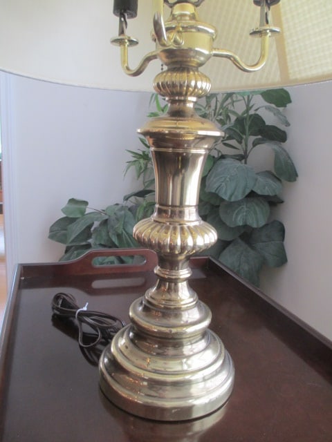 Colonial Revival Style 3-Arm Cluster Table Lamp - 2