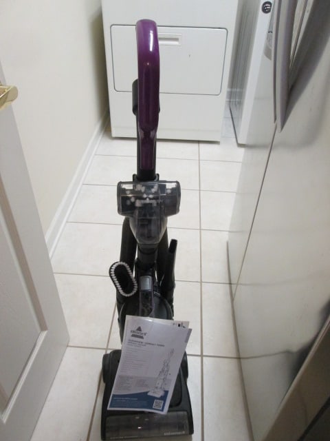 Bissell Cleanview Compact Turbo Upright Vacuum: Model 34362, powers on and has owner's manual, Local Pickup Only