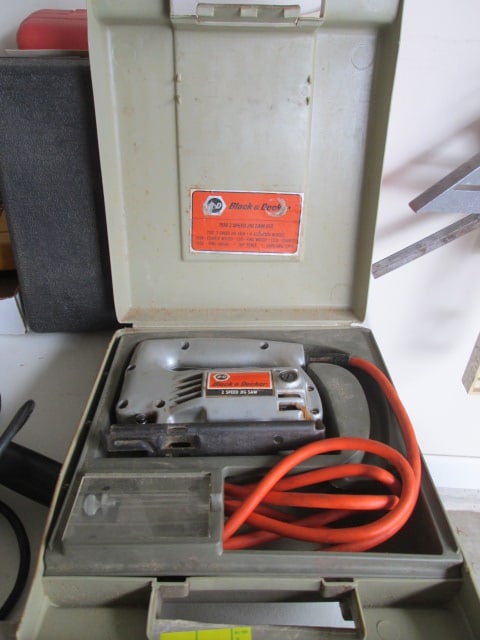 Black & Decker Model 7518 Electric 2 Speed Jig Saw in Storage Case: powers on