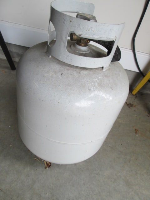 Full LP Gas Tank: No Shipping Local Pickup Only