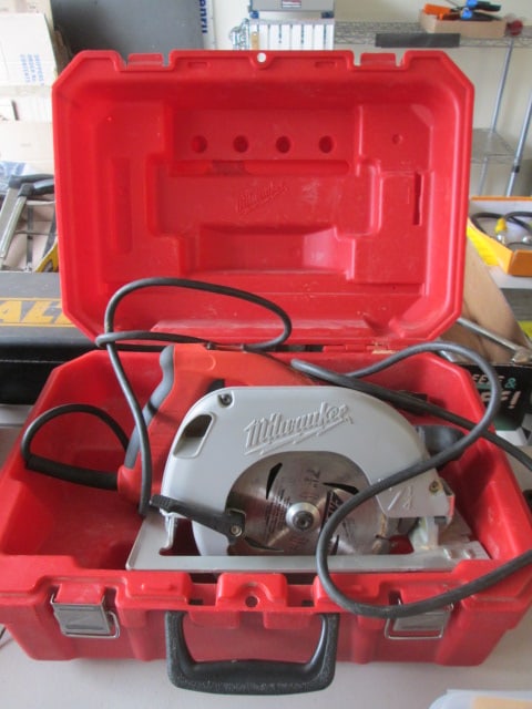 Milwaukee Electric 7 1/4" Circular Saw in Hard Plastic Carry Case: Model 6390-20, has adjustable handle, powers on, Local Pickup Only
